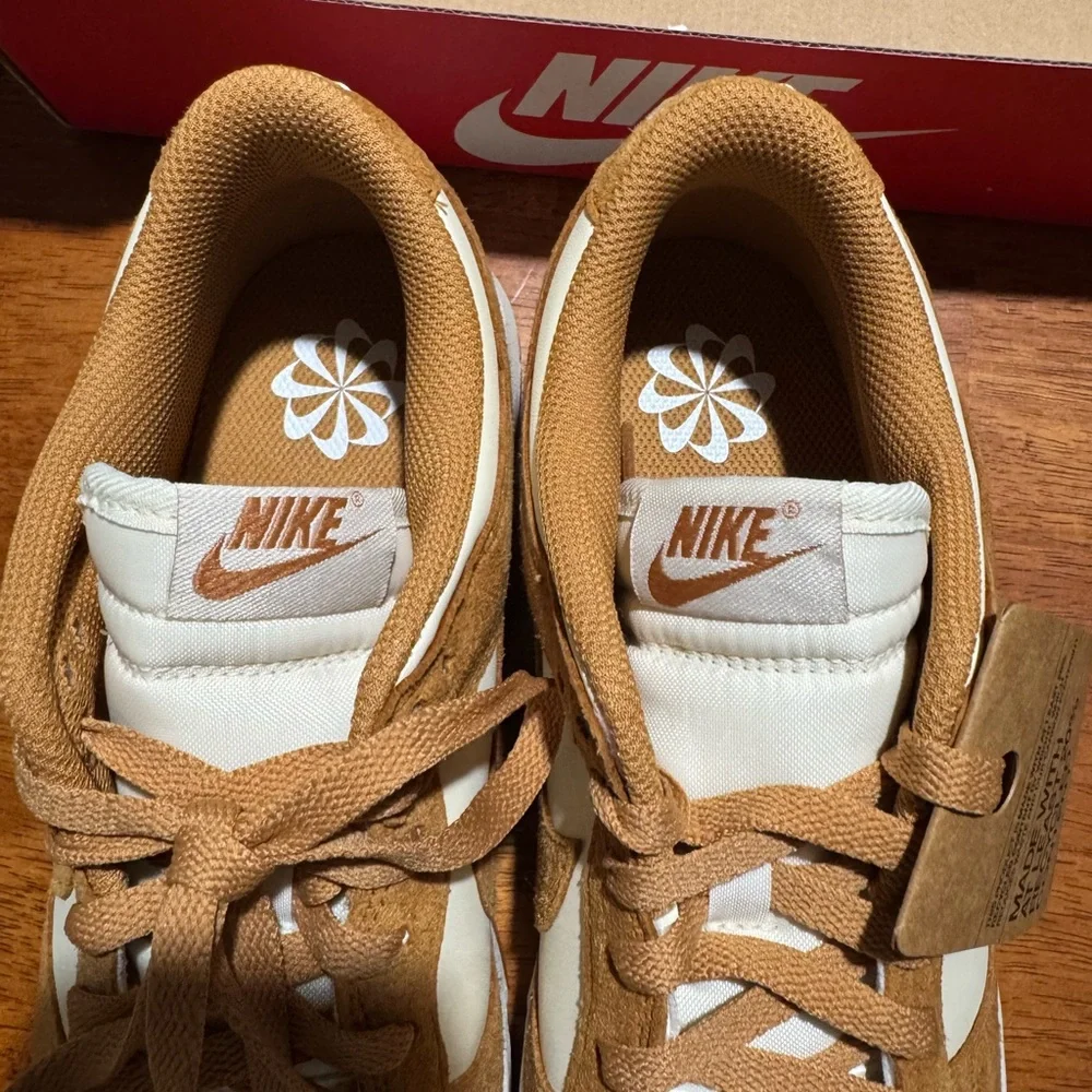 Nike Low-Top Sneakers in Wheat and Sail - Picture 7 of 11
